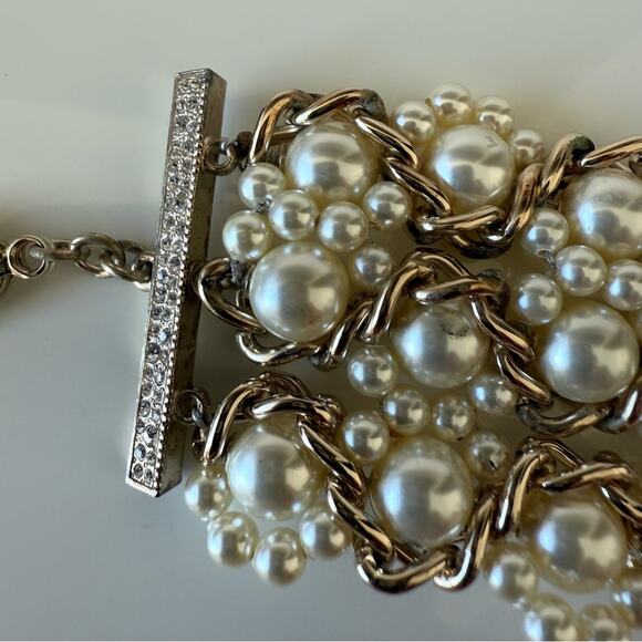 CHANEL large bracelet with pearls Authentic Retail 2200$ - Picture 5 of 10